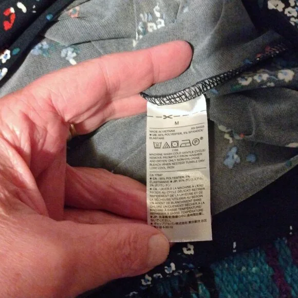 Banana Republic Floral Sleeveless Keyhole Top M Cottagecore Boho Office Navy - Picture 7 of 7